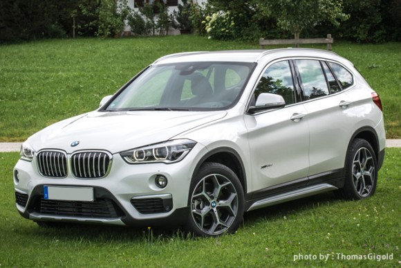 BMW「X1」白の全体画像